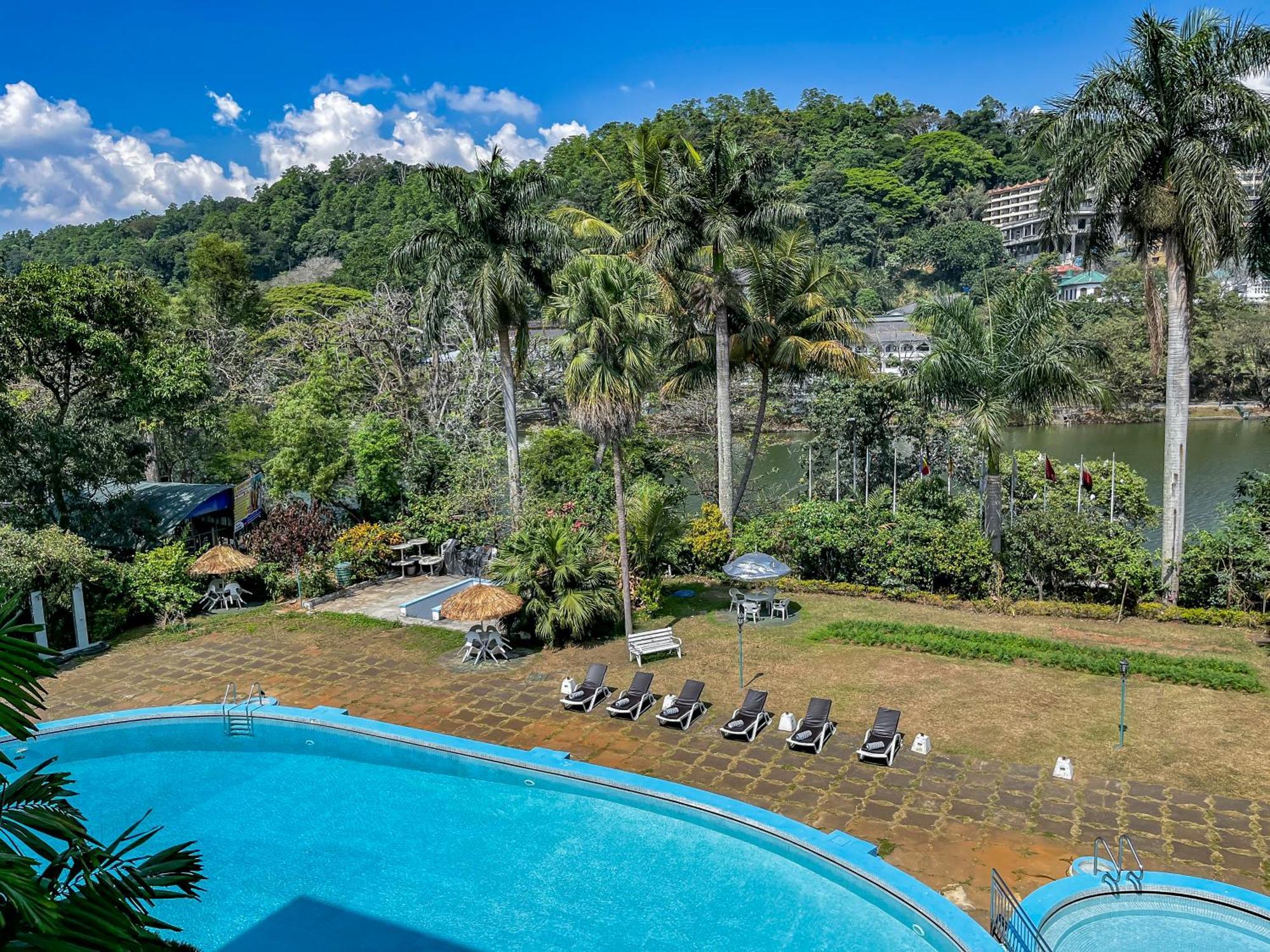 Hotel Suisse Kandy Exteriör bild