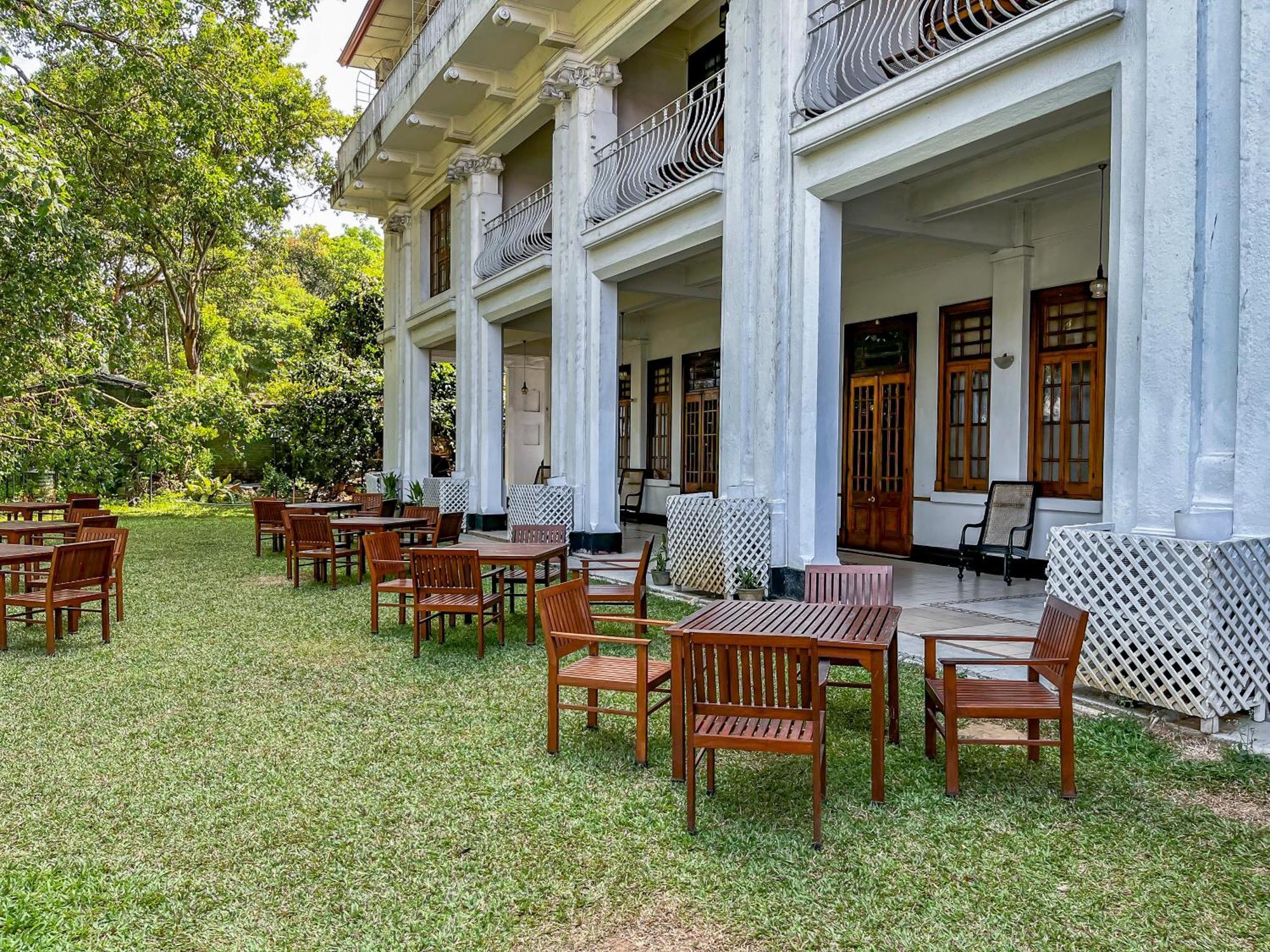 Hotel Suisse Kandy Exteriör bild