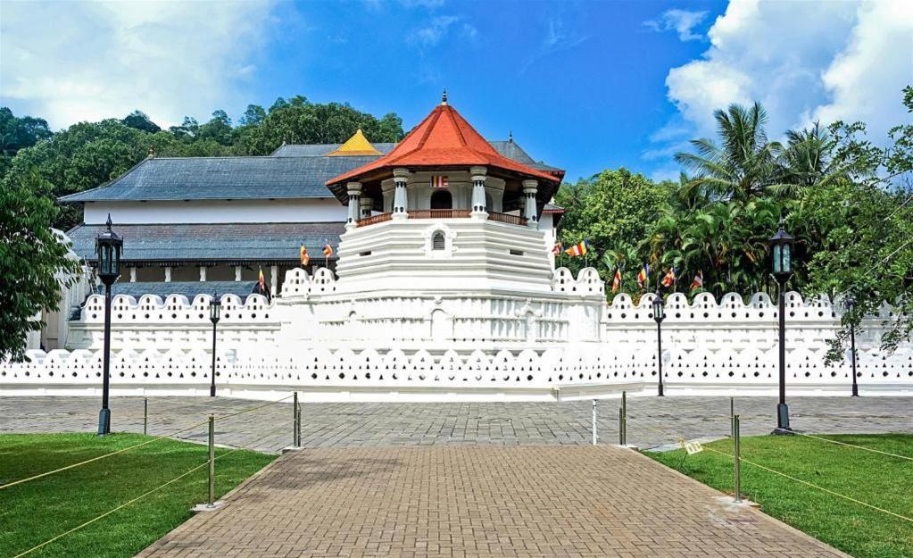 Hotel Suisse Kandy Exteriör bild