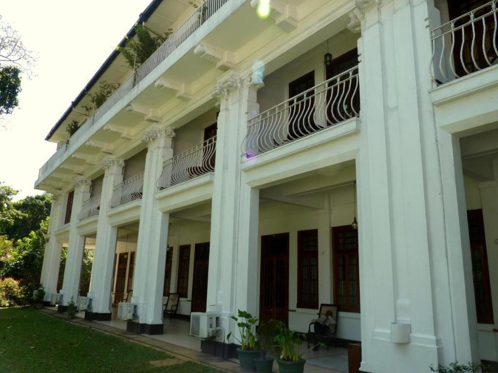 Hotel Suisse Kandy Exteriör bild