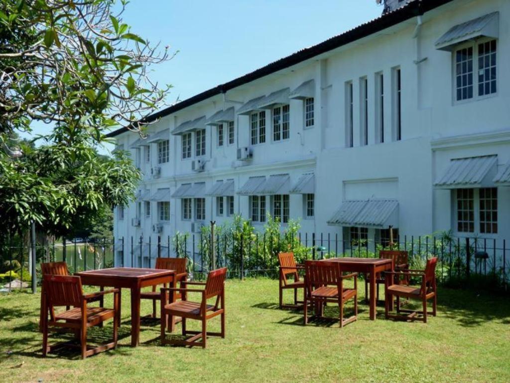 Hotel Suisse Kandy Exteriör bild