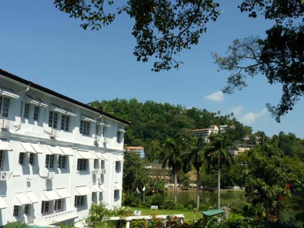 Hotel Suisse Kandy Exteriör bild